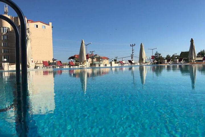 Pool 19 of 32