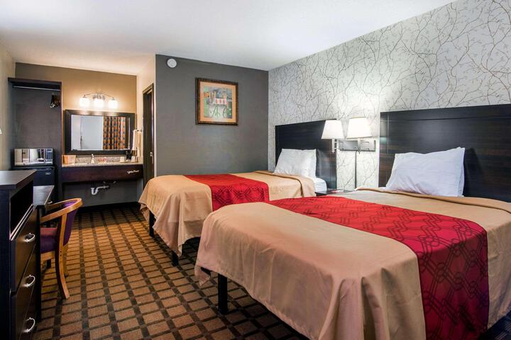 2 Double Beds (4 of 6)