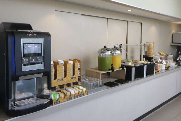 Breakfast/Coffee Service 94 of 104