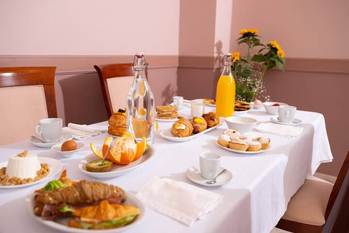 Breakfast/Coffee Service 82 of 111