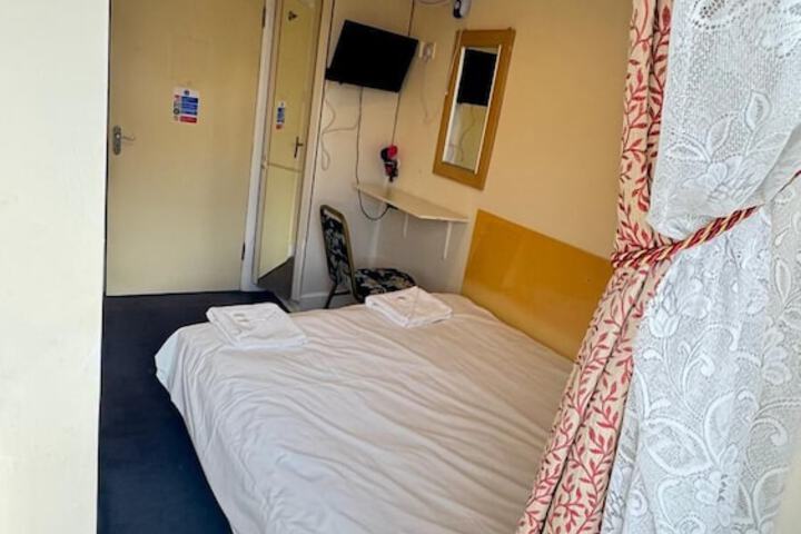 Room 43 of 118