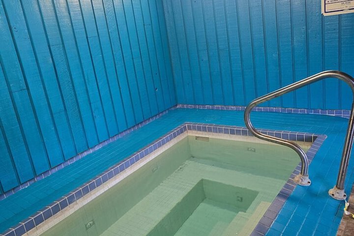Pool 33 of 42