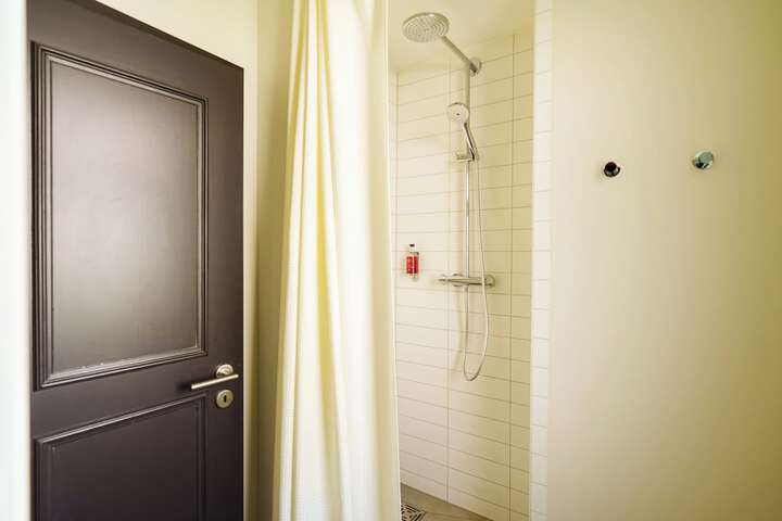 Room 82 of 179
