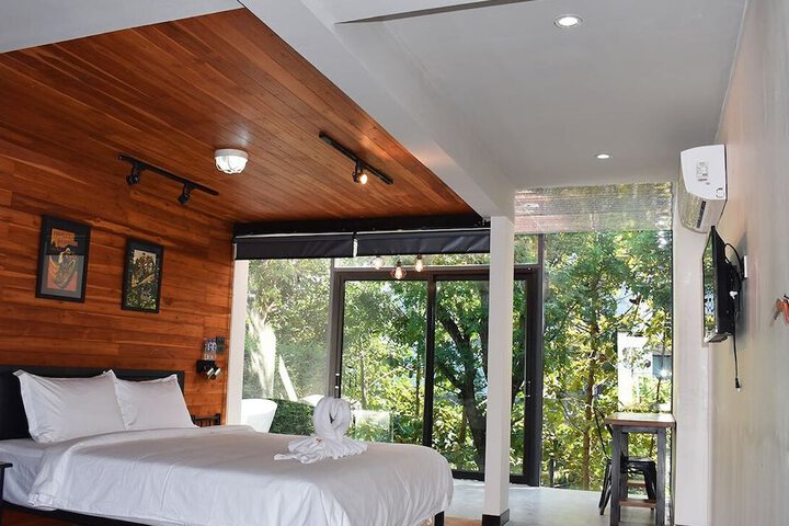 Room 27 of 100