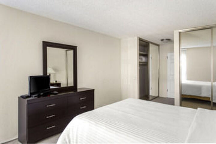 Room 5 of 16