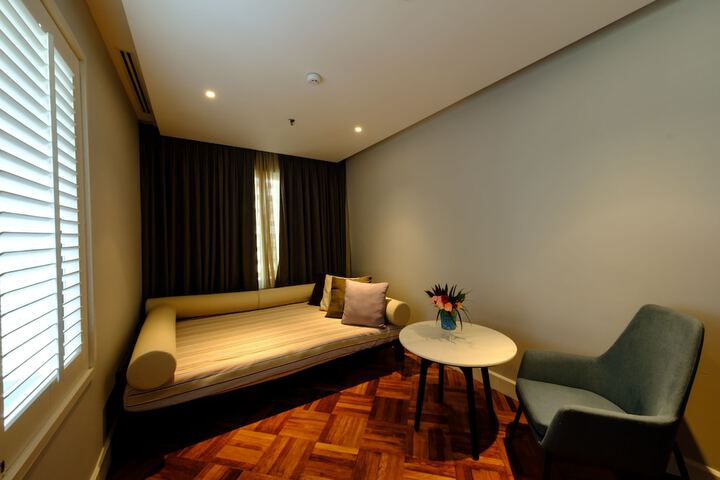Room 10 of 104