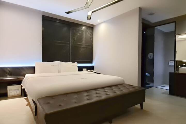 Room 6 of 89