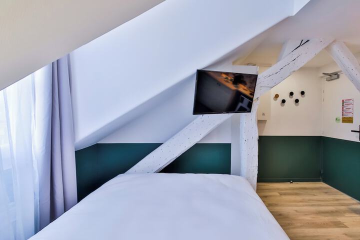 Room 122 of 270