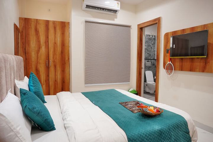 Room 7 of 32