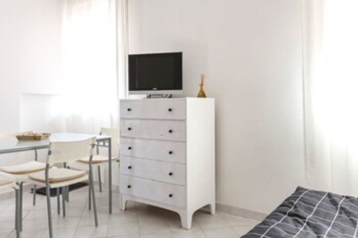 Room 8 of 9