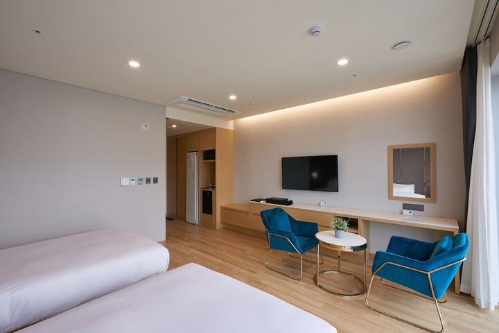 Room 17 of 46