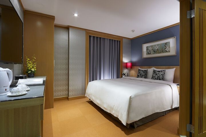 Room 8 of 40