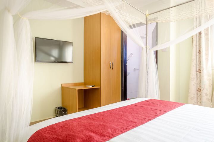 Room 9 of 38