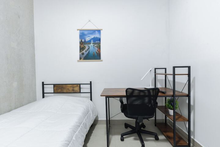 Room 14 of 83