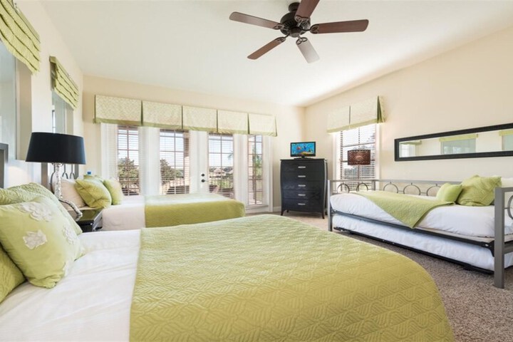 Room 10 of 36
