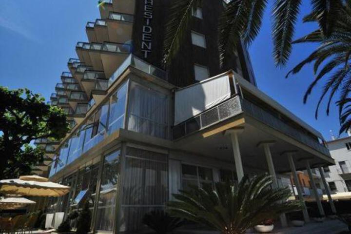 Hotel President