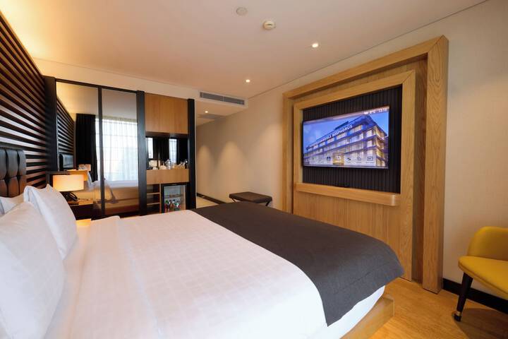 Room 65 of 203