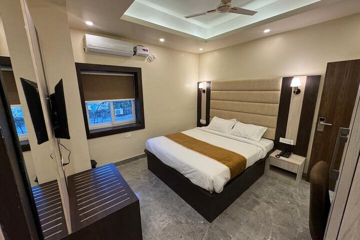 Room 4 of 19
