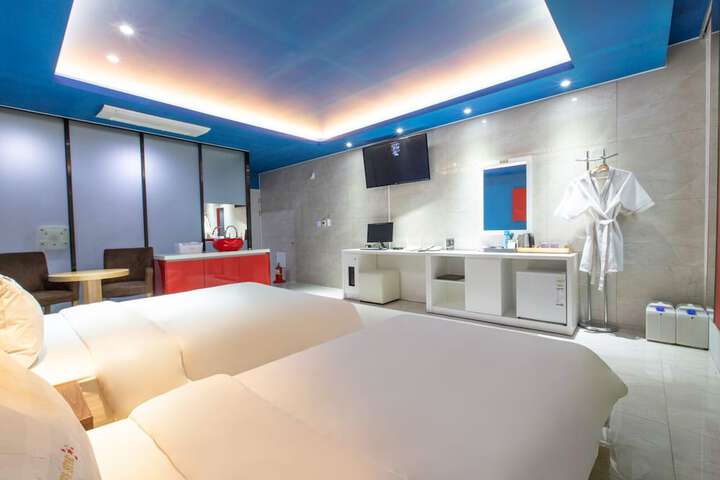 Room 20 of 40