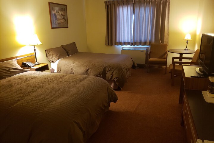 Room 28 of 49