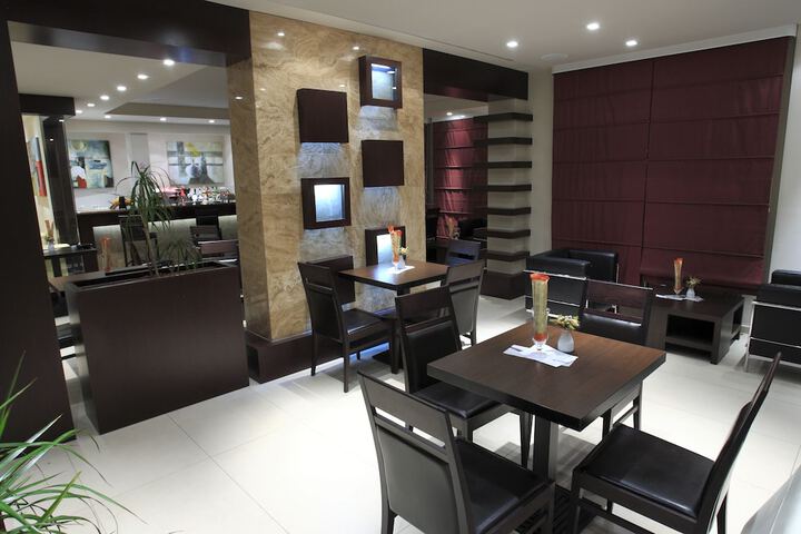 Lounge 113 of 134