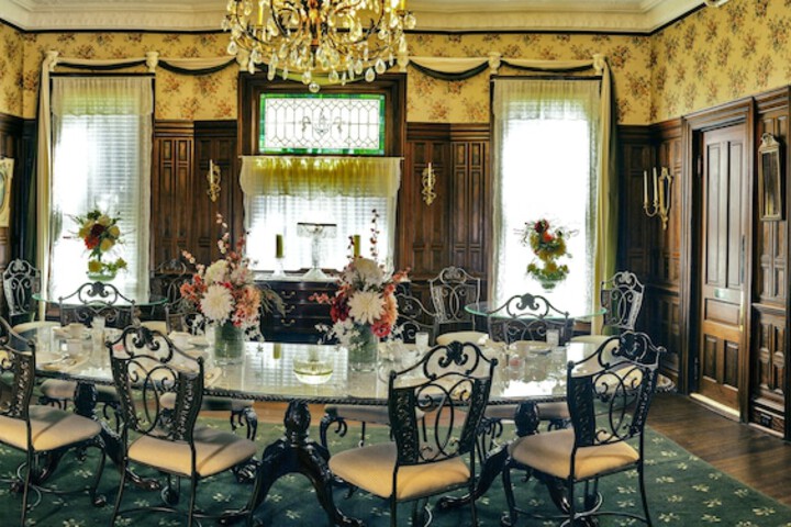 Dining 41 of 52
