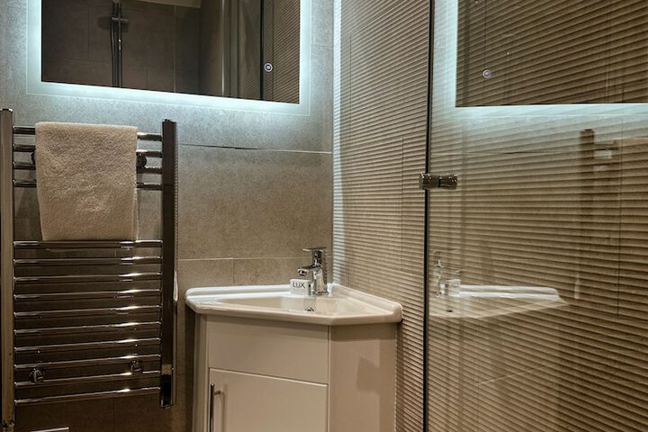 Room 100 of 160