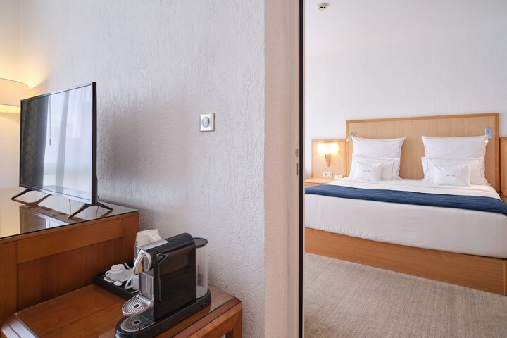 Room 13 of 91