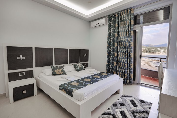 Room 7 of 52