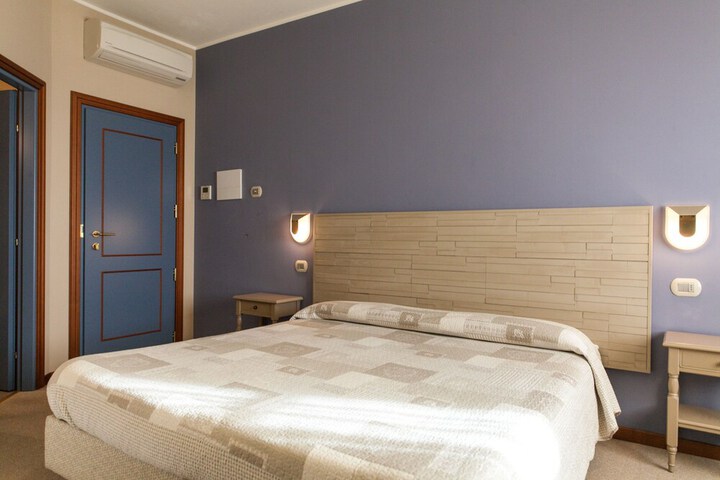 Room 12 of 29