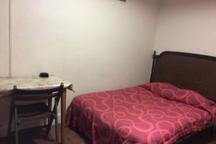 Room 17 of 28