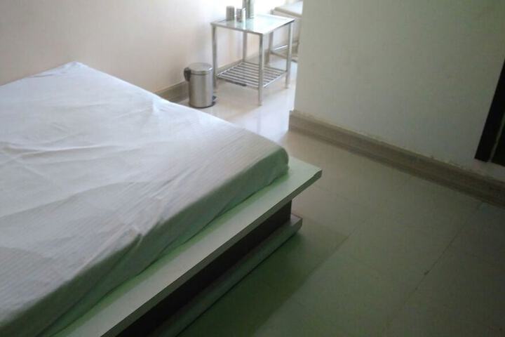 Room 8 of 32