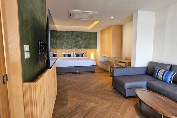 Room 51 of 214