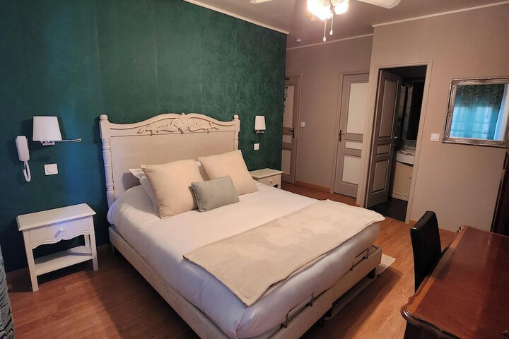 Room 7 of 30