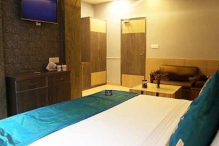 Room 14 of 28