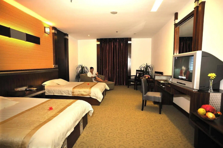 Room 2 of 19