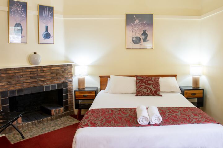Room 9 of 38
