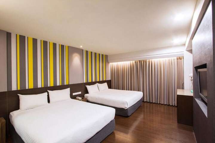 Room 11 of 18