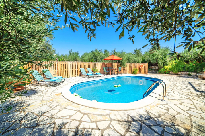 Pool 12 of 19