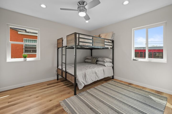 Room 10 of 12