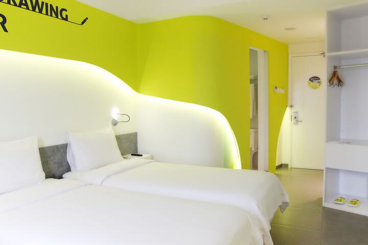 Room 8 of 34