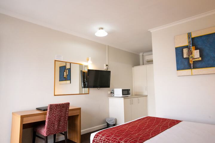 Room 48 of 79
