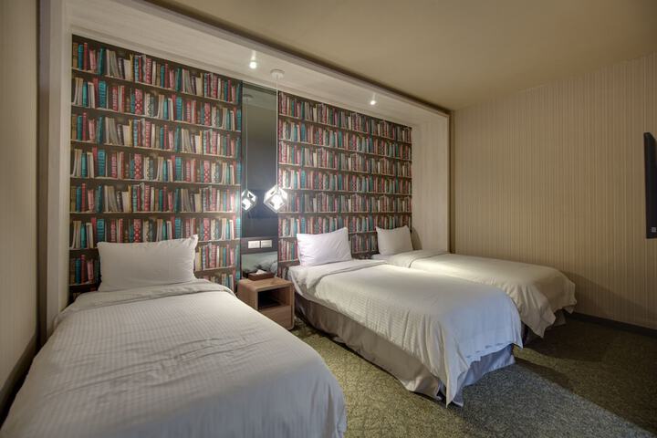 Room 18 of 203