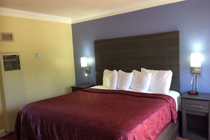 1 King Bed No A C (23 of 24)