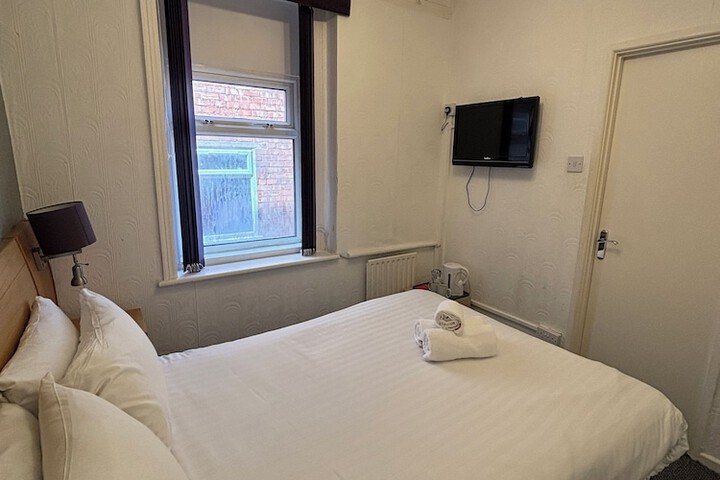 Room 6 of 76