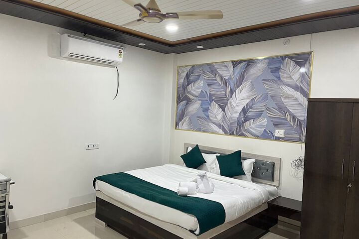 Room 7 of 24