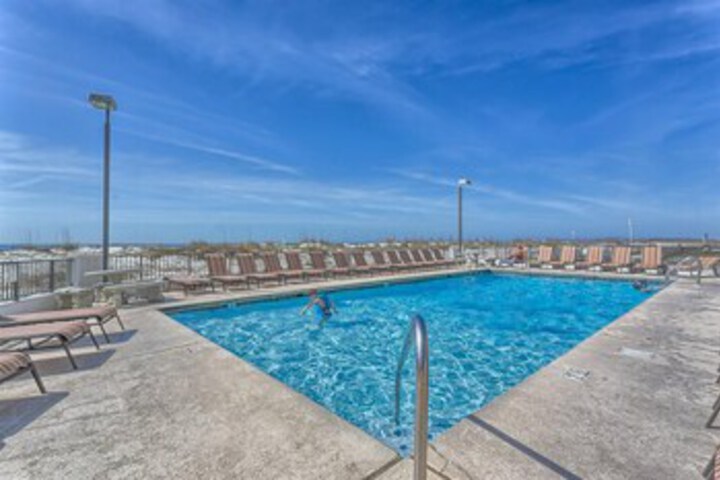 Pool 19 of 35
