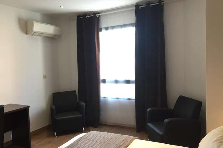 Room 6 of 27