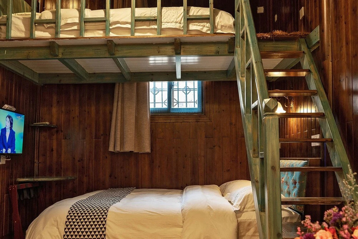 Room 5 of 20