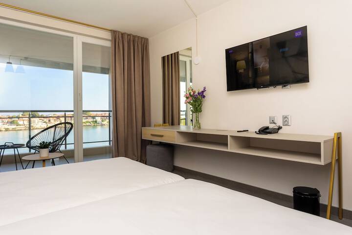 Room 18 of 54